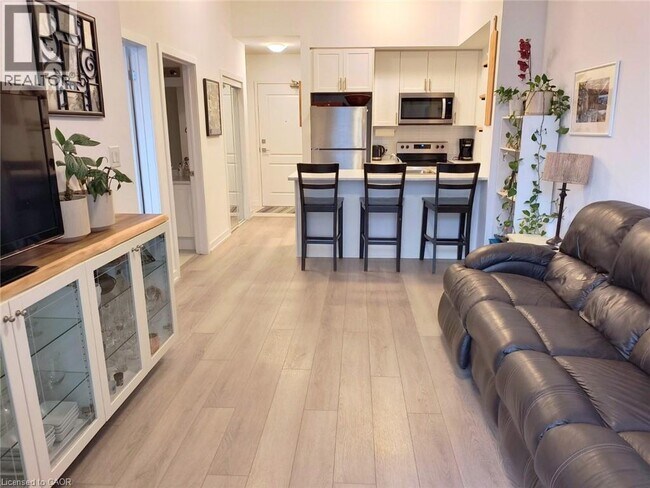 Photo - 460 Dundas St E Unit 117