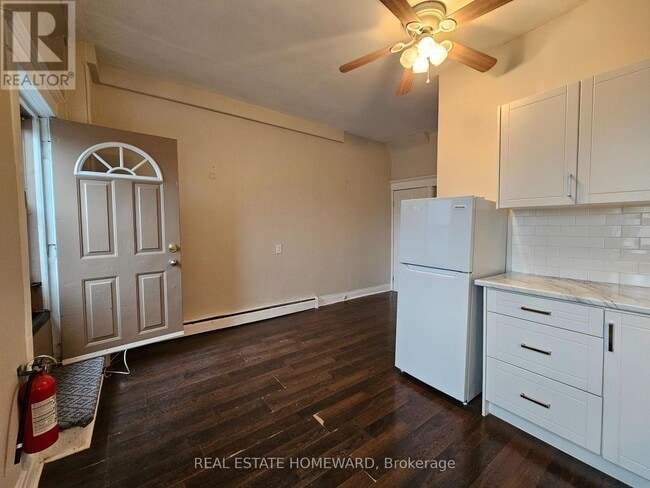 Photo - 733 Pape Ave