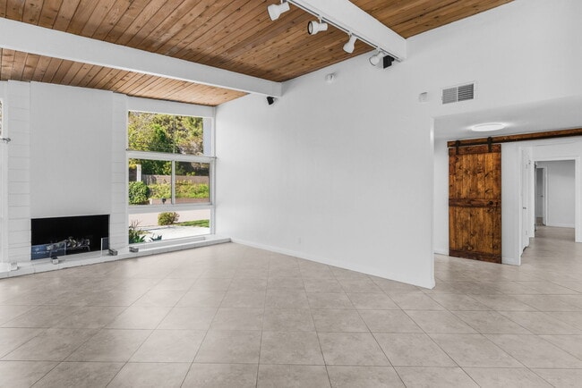 Photo - 8335 Sugarman Dr