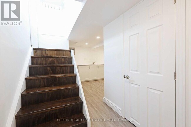 Photo - 15 Denison Rd W