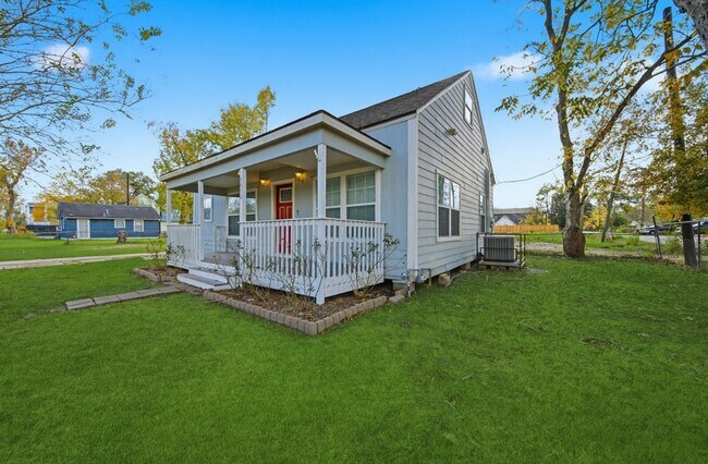 Building Photo - 4602 Ward St