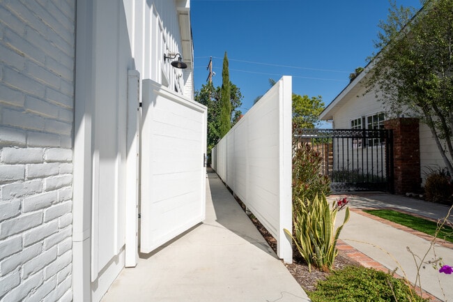 412 Esther St Unit B
