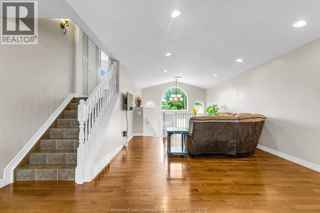 Photo - 4274 Canberra Ave