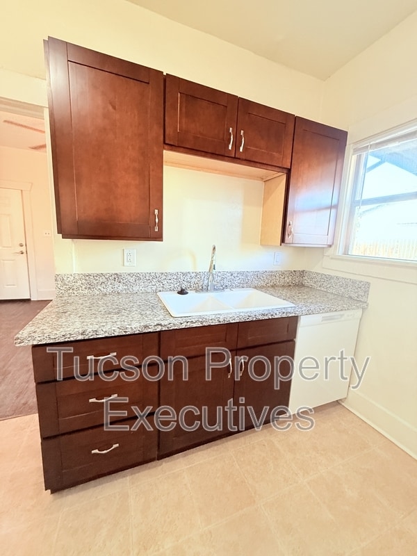 Photo - 724 E Drachman St