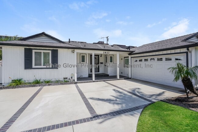 Building Photo - Beautiful 3 Bedroom Fullerton Home with Pool