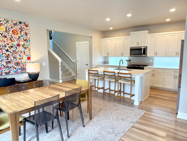 Photo - 3215 NE Boulder Crk Dr