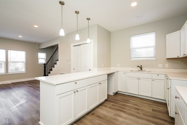 Photo - 2457 Sheldon St