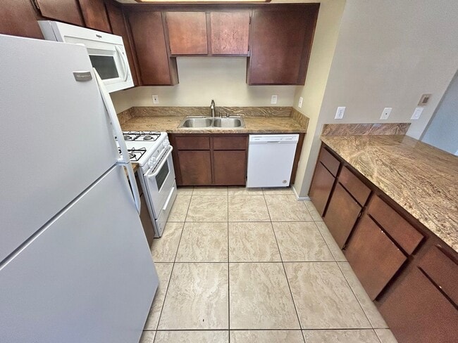 Photo - Inviting condo with open layout in a prime Northwest location