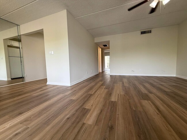 Photo - 2000 Springdale Blvd Unit 204