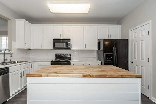 Photo - 546 Elm Ave