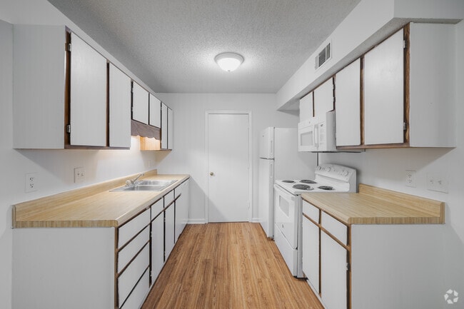 3BR, 2BA - 1,200SF - Kitchen