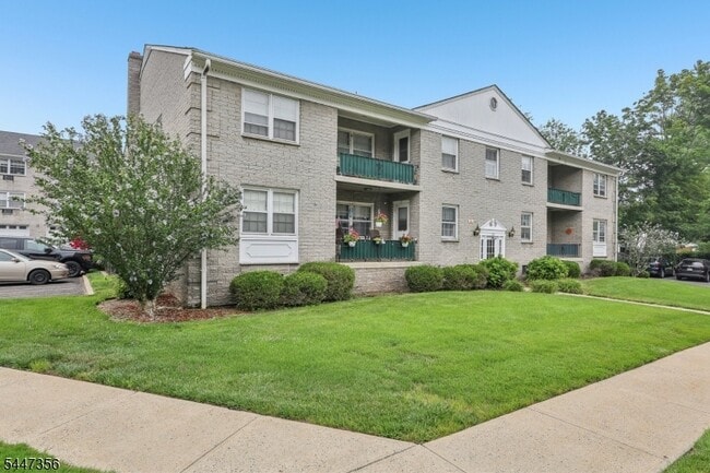 135 S Maple Ave