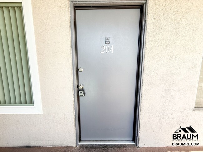 Photo - 6041 Whitsett Ave Apartamento Unidad 204