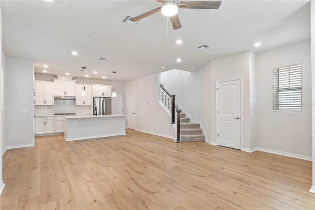 Photo - 911 Colie Aly