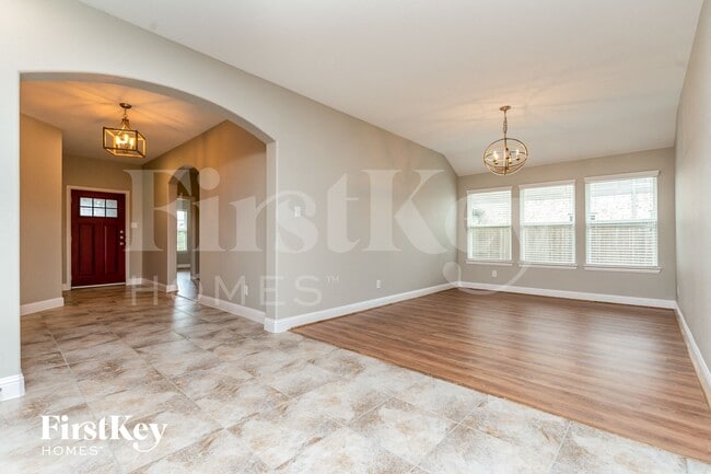 Photo - 605 England St