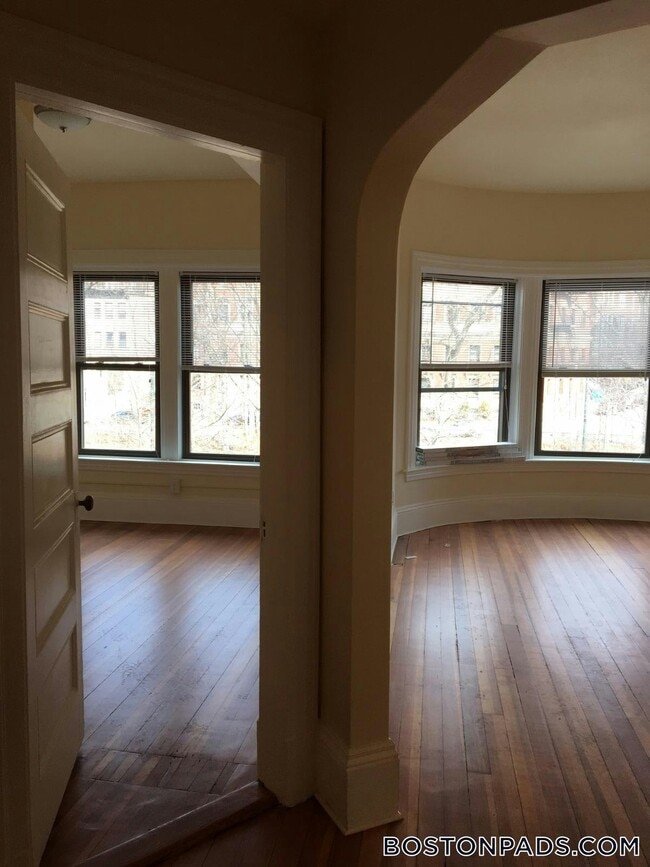 Photo - 1463 Beacon St Unidad 22