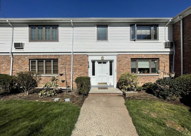 Front Door - 7 Troy Dr Unit 7 Troy Dr