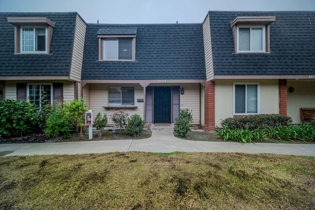Photo - Charming 2-Bedroom Townhouse for Rent in Huntington Beach!