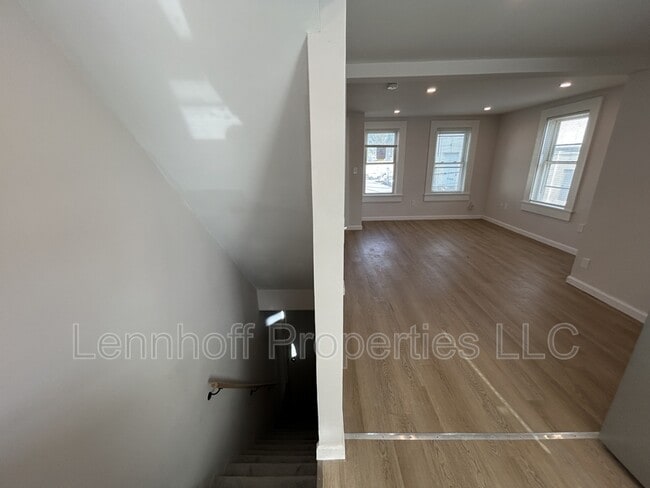 Photo - 31 Hilton St Unit 2