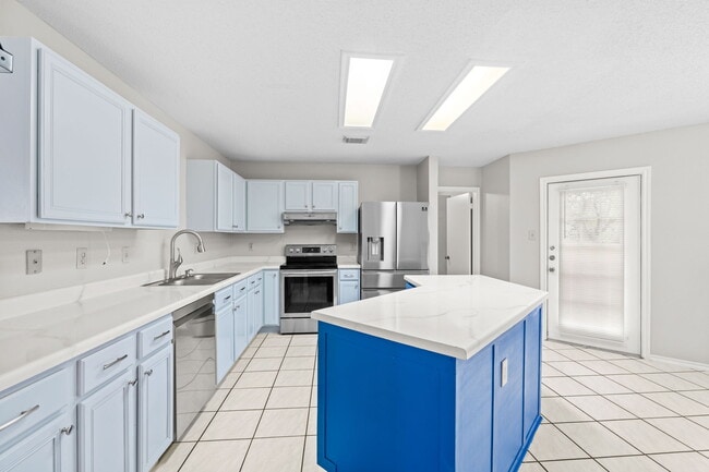 Photo - 2312 Newoak Park