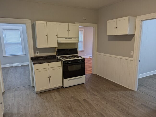 Photo - 105 Rhodes St