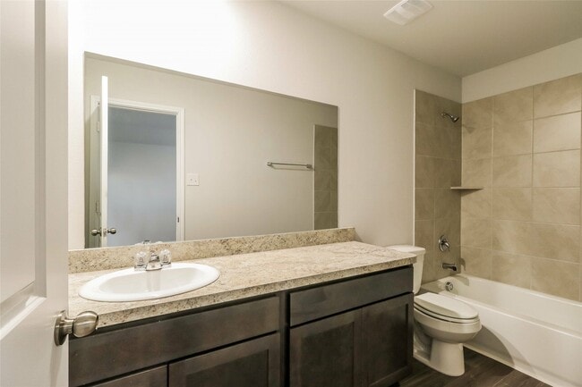 Photo - 2208 Onyx Ln