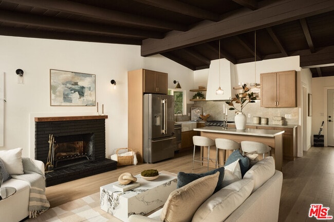 885 Montecito Dr