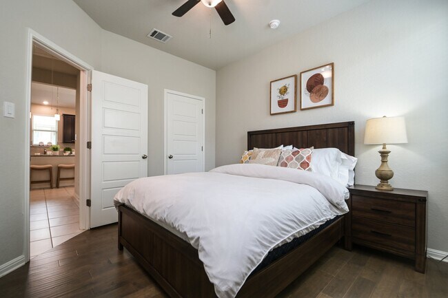 Photo - 2411 Verona Wy