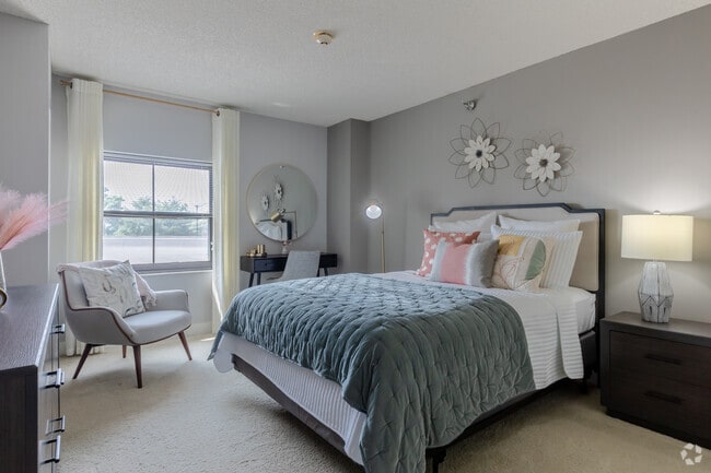 1BR, 1BA - 677SF - Bedroom