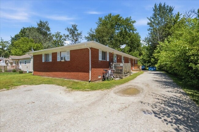 8820 E 45th St Unidad 8820 E 45th St - Unit B