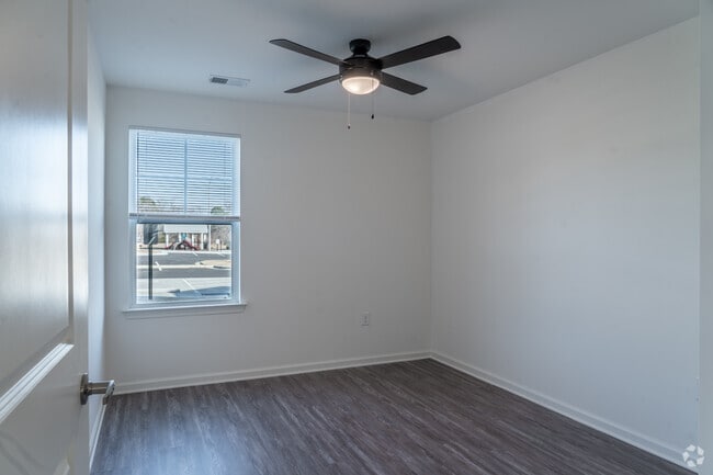 3BR, 2BA - 1,136SF - Primary Bedroom