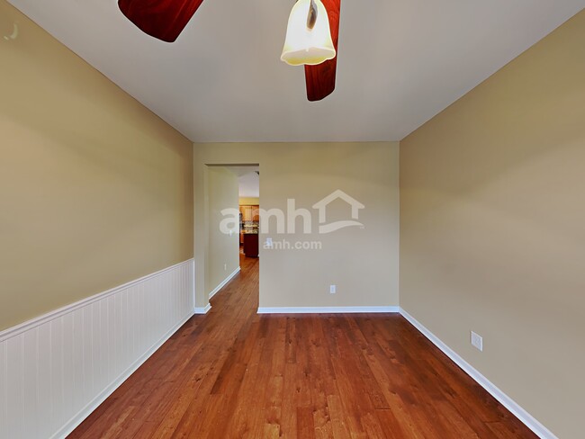 Photo - 1012 Flaxton St