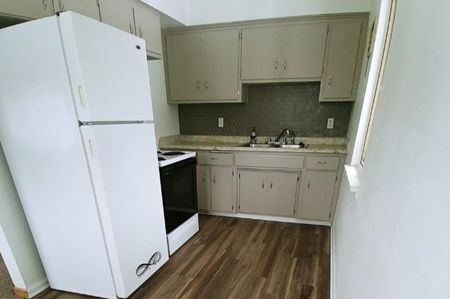 Building Photo - 3414 S 92nd St Unit 4/family upper