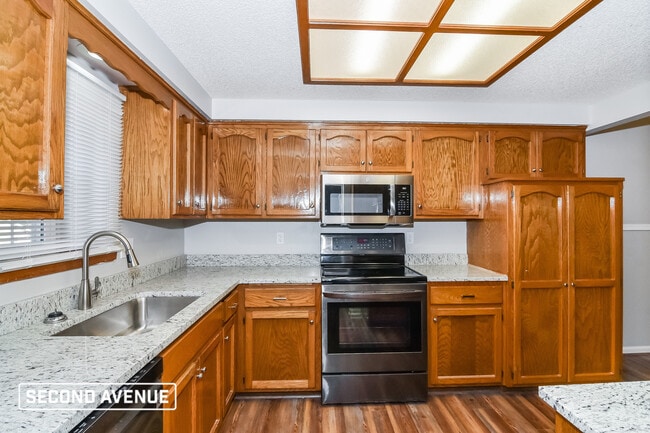 Photo - 716 SE Shamrock Ln