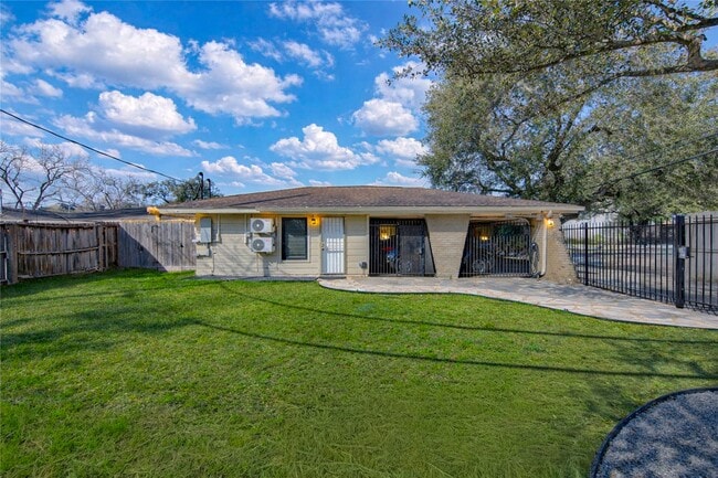 Photo - 3201 Westridge St