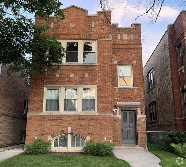 Building Photo - 5730 N McVicker Ave Rental
