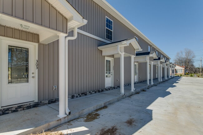 Building Photo - 317 N Diagonal St Rental
