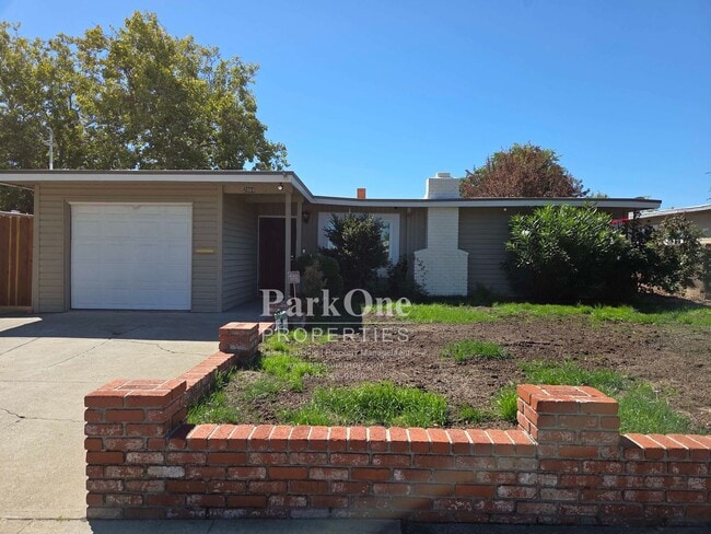 Building Photo - Single Level Concord Home