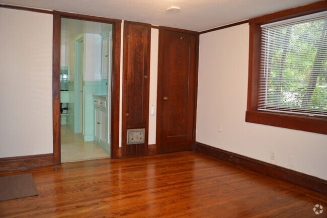 Building Photo - Girard72 Unit B Rental