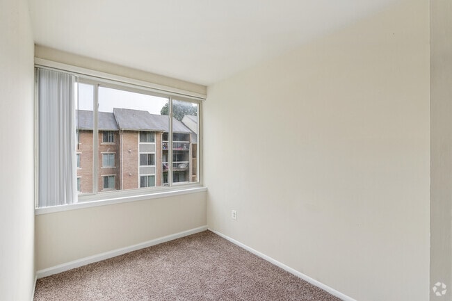 Den, 2BR, 2BA - 1,076SF - Den
