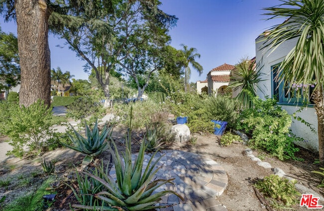 Photo - 3472 Rowena Ave