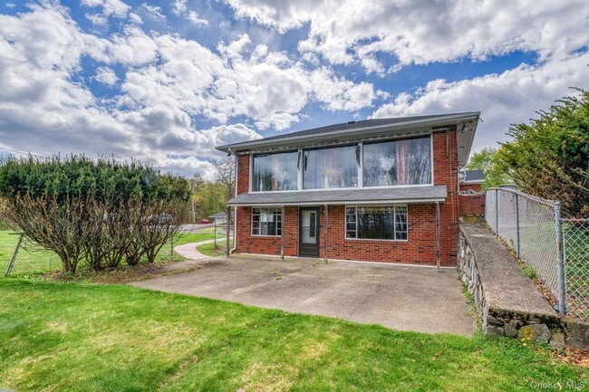 Building Photo - 353 Candlestick Hill Rd