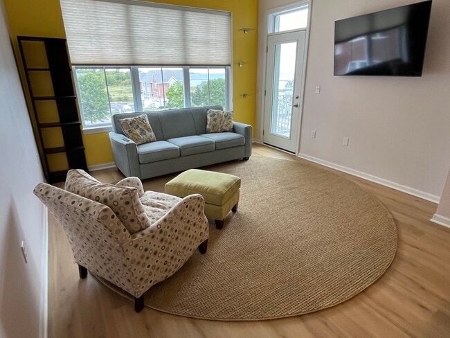 Photo - 3872 S Lake Dr Unit 402