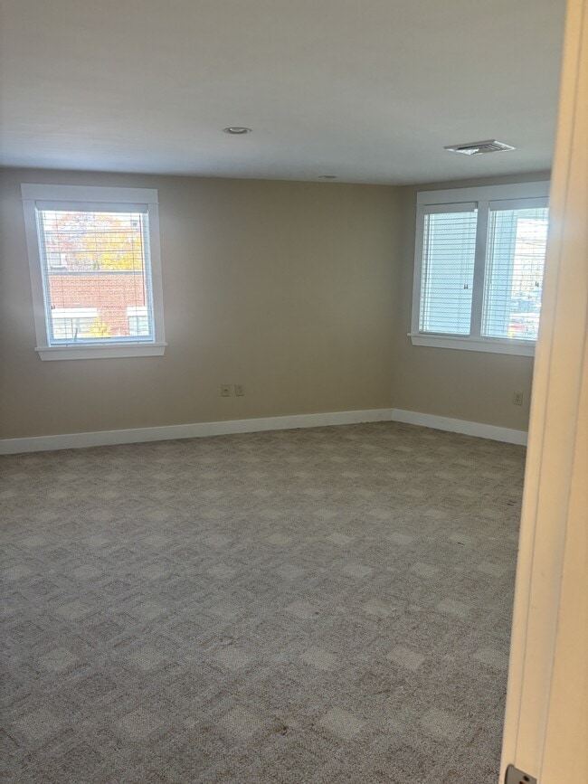 Photo - 1000 Islington St Unit B