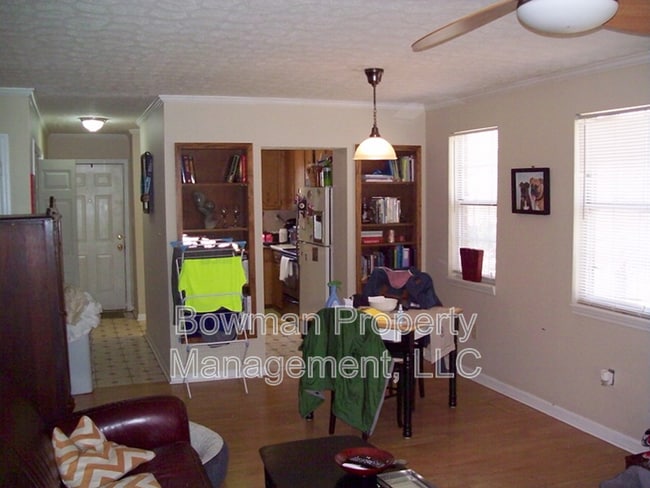Photo - 132 Oxford Ct