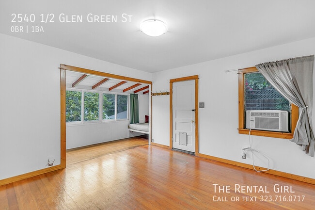Building Photo - 2540 1/2 Glen Green St-