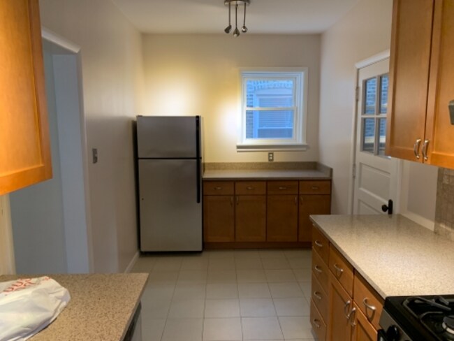 Photo - 2048 W Farragut Ave Unit 2