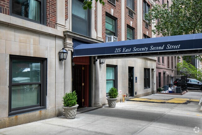 Photo - 215 E 72nd St