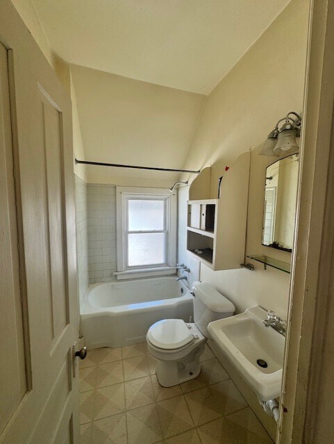 1015 Madison St Unit Upper B