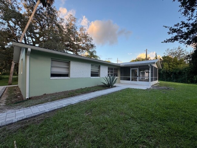 Photo - 405 NE 131st Ln
